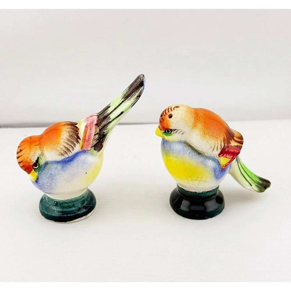 Vintage 1950's-60's Japanese hand painted birds salt & pepper shakers.
